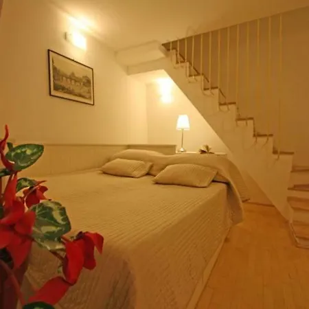 Domus Nymphae - Qr10366 Roma